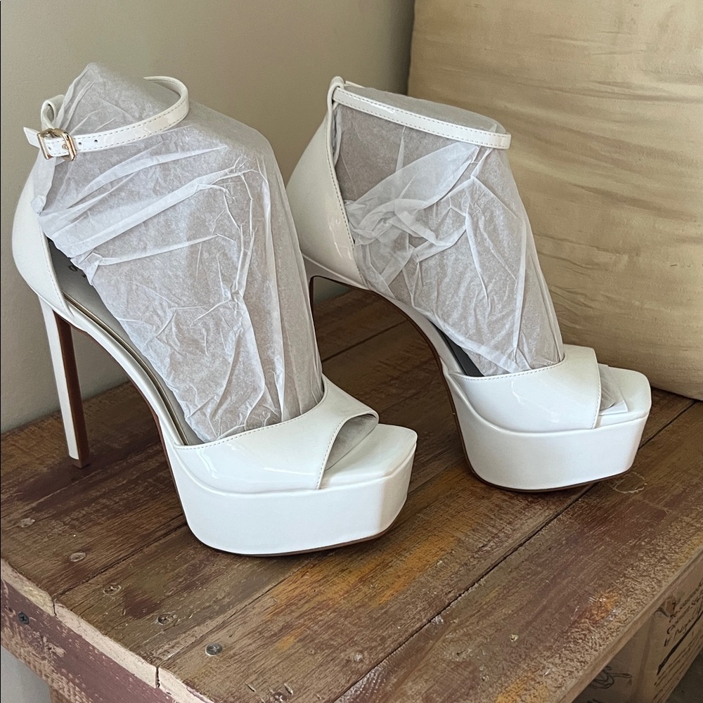 Gianni Bini Elegant White Platform Heels
